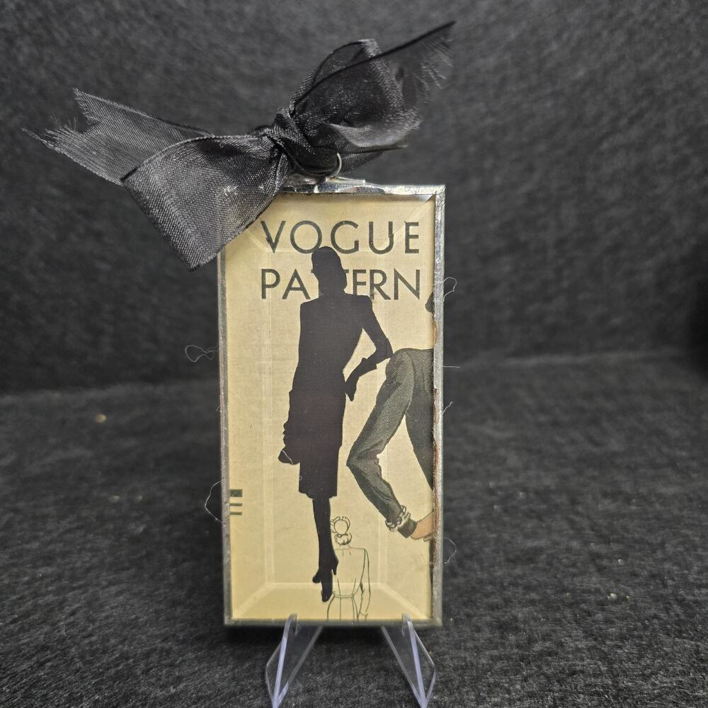 Janice Blough Signed Beveled Glass VTG Vogue Pattern Sillouette Ornament 2010